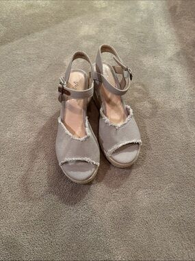 Vepose Light Gray Frayed Espadrille Wedge Sandals